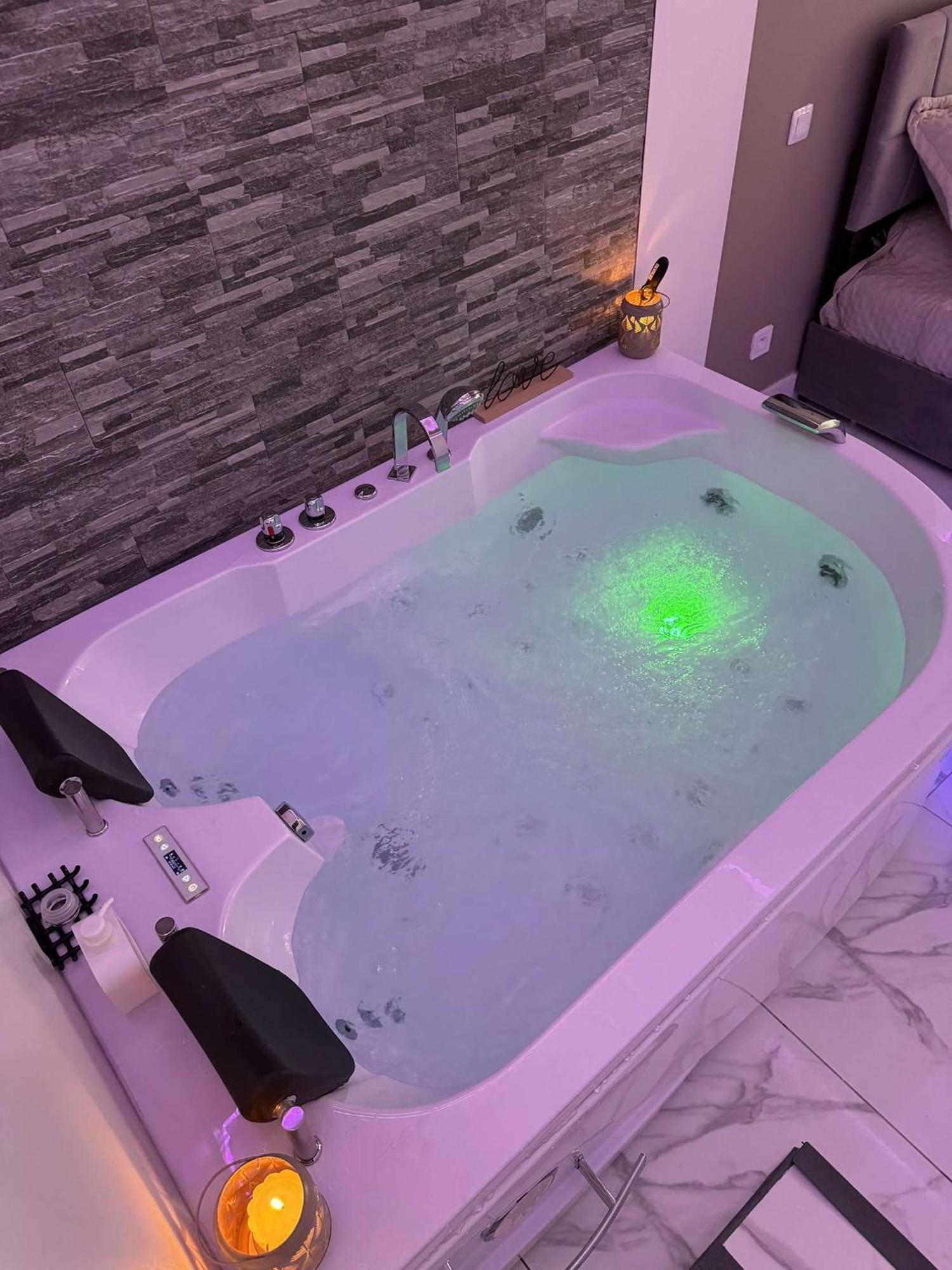 Suite Gold By L Amaryllis I Jacuzzi & Sauna Prive I Centre Beziers Arrivee Autonome 외부 사진