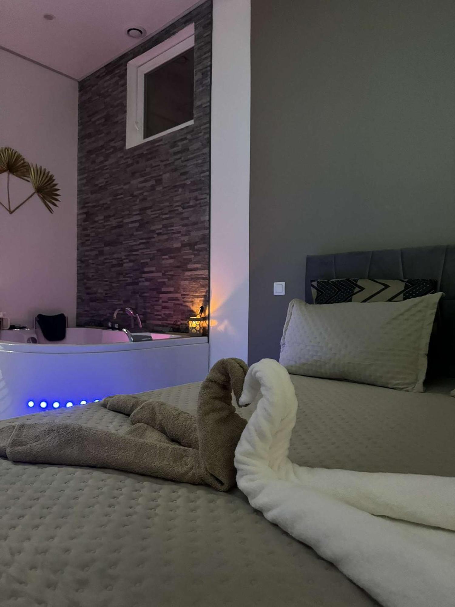 Suite Gold By L Amaryllis I Jacuzzi & Sauna Prive I Centre Beziers Arrivee Autonome 외부 사진