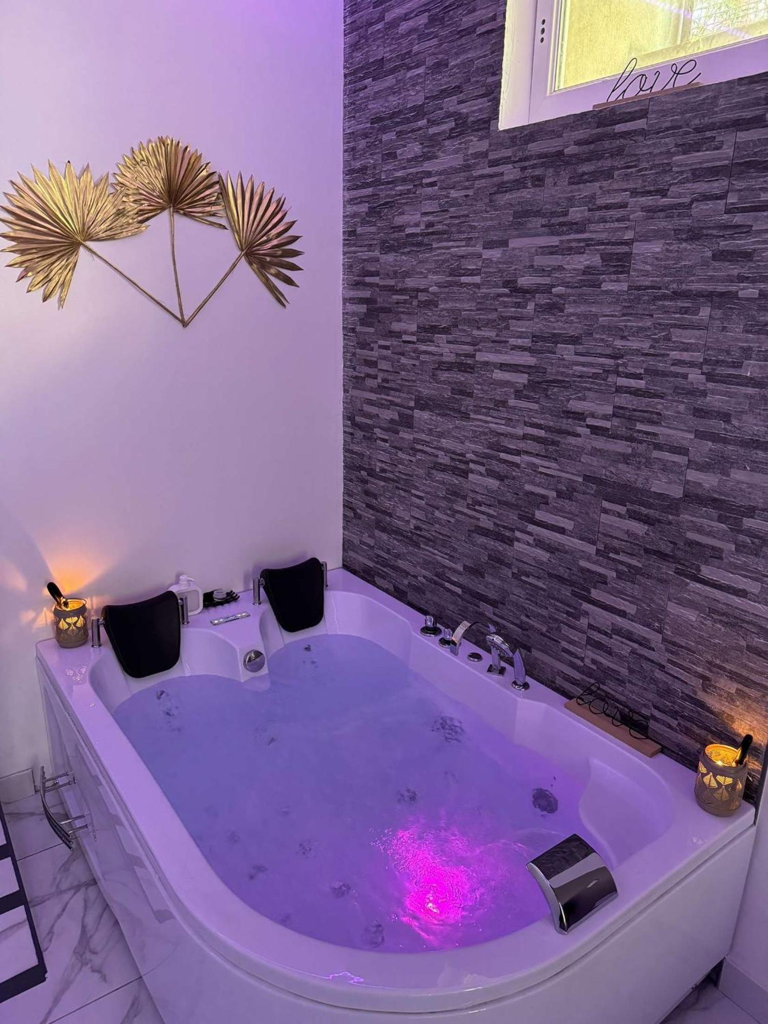 Suite Gold By L Amaryllis I Jacuzzi & Sauna Prive I Centre Beziers Arrivee Autonome 외부 사진