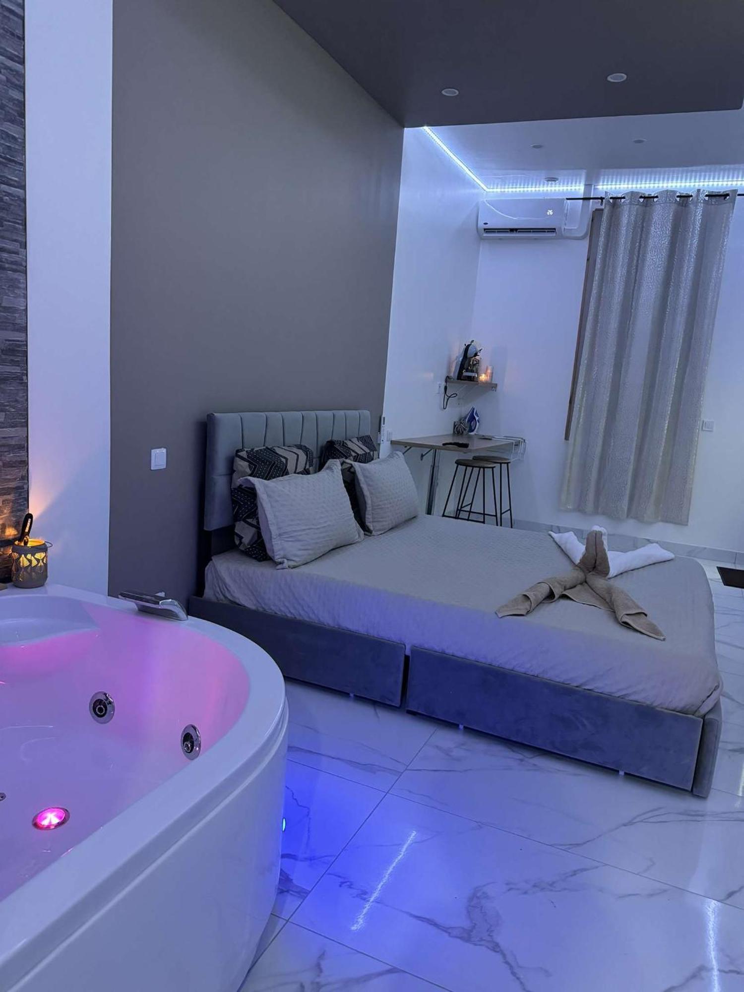 Suite Gold By L Amaryllis I Jacuzzi & Sauna Prive I Centre Beziers Arrivee Autonome 외부 사진